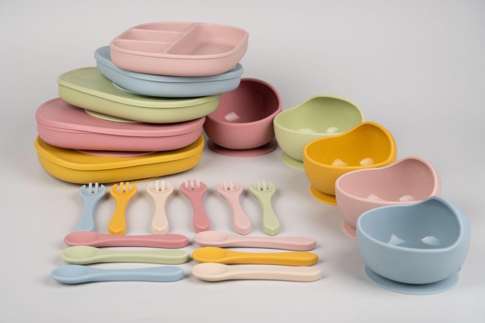 SET: Farfurie compartimentată cu capac anti-alunecare cu capac + bol oval + tacâmuri din silicon alimentar, fara BPA