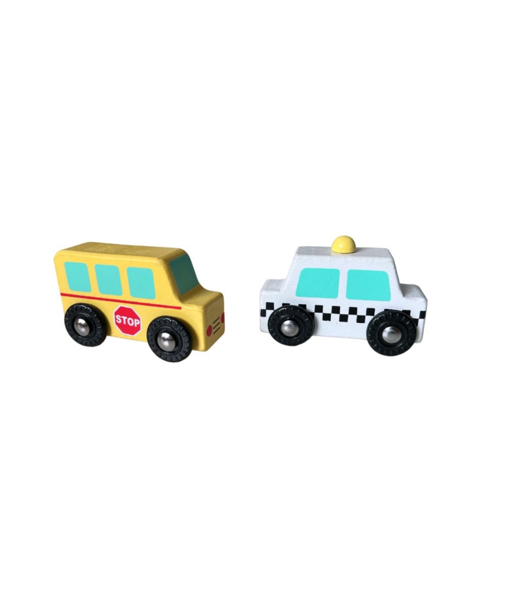Set masinute, semne, indicatoare si personaje din lemn - 9 piese - imagine 2