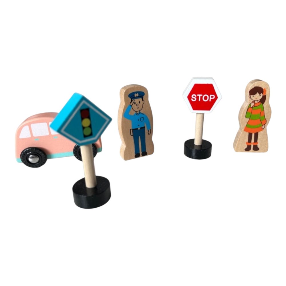 Set masinute, semne, indicatoare si personaje din lemn - 9 piese - imagine 3